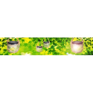 Globo Solar-Laterne mit Textilband und klarem Glas, hängend im Garten.