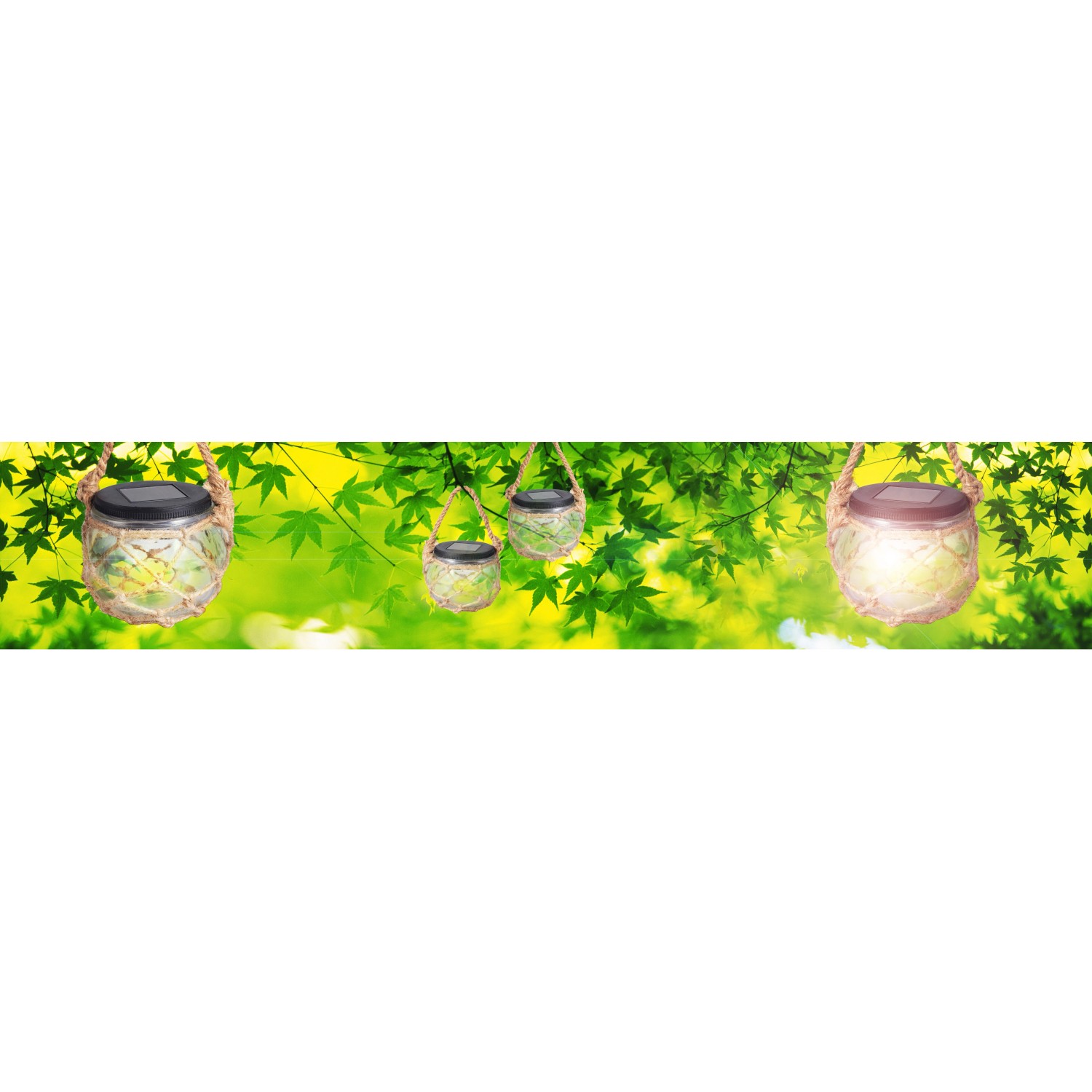 Globo Solar-Laterne mit Textilband und klarem Glas, hängend im Garten.