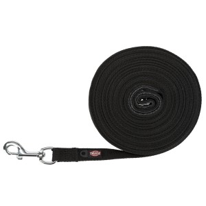 Schwarze 10 m Schleppleine mit Gurtband und Karabinerhaken, aufgerollt.