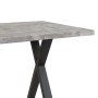 Grauer rechteckiger Esstisch/Couchtisch mit Betonoptik und schwarzem X-förmigem Metallgestell. Modernes Design.