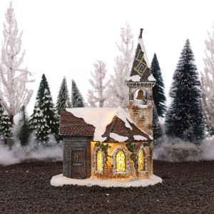 Beleuchtete St. Chevalier Kirche, Luville Weihnachtsdekoration mit Schnee, 17x14x24cm.