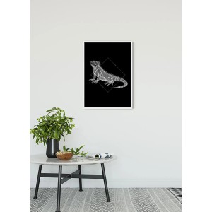 Wandbild: Komar Iguana Black, 50x70 cm, mit filigranem Leguan-Motiv auf schwarzem Hintergrund.