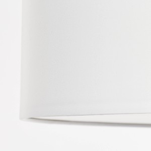Detailaufnahme der weißen Textil-Deckenleuchte Andria von Brilliant.