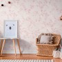 Kinderzimmer mit A.S. Creation Vliestapete Blümchen in Creme-Rosa.