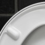 Detailaufnahme: Weißer Duravit Starck 3 WC-Sitz mit Absenkautomatik, Teil eines Wand WC Sets.