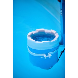 Summer Fun Skimmy 2 Einhängefilteranlage im Pool, zur Reinigung der Wasseroberfläche.