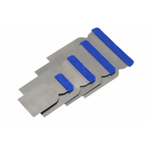 LUX Japanspachtel-Set, 4-teilig, Metallspachtel mit blauem Griff in verschiedenen Größen.