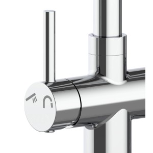 Ottofond freistehende Wannenarmatur Chrom. Detailansicht von Hebel und Umsteller für Handbrause/Wanneneinlauf.