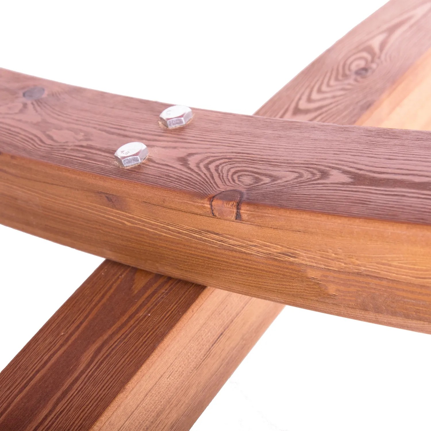 Detailaufnahme Holzgestell der roten Axi Hängematte Hawaii mit Schrauben.