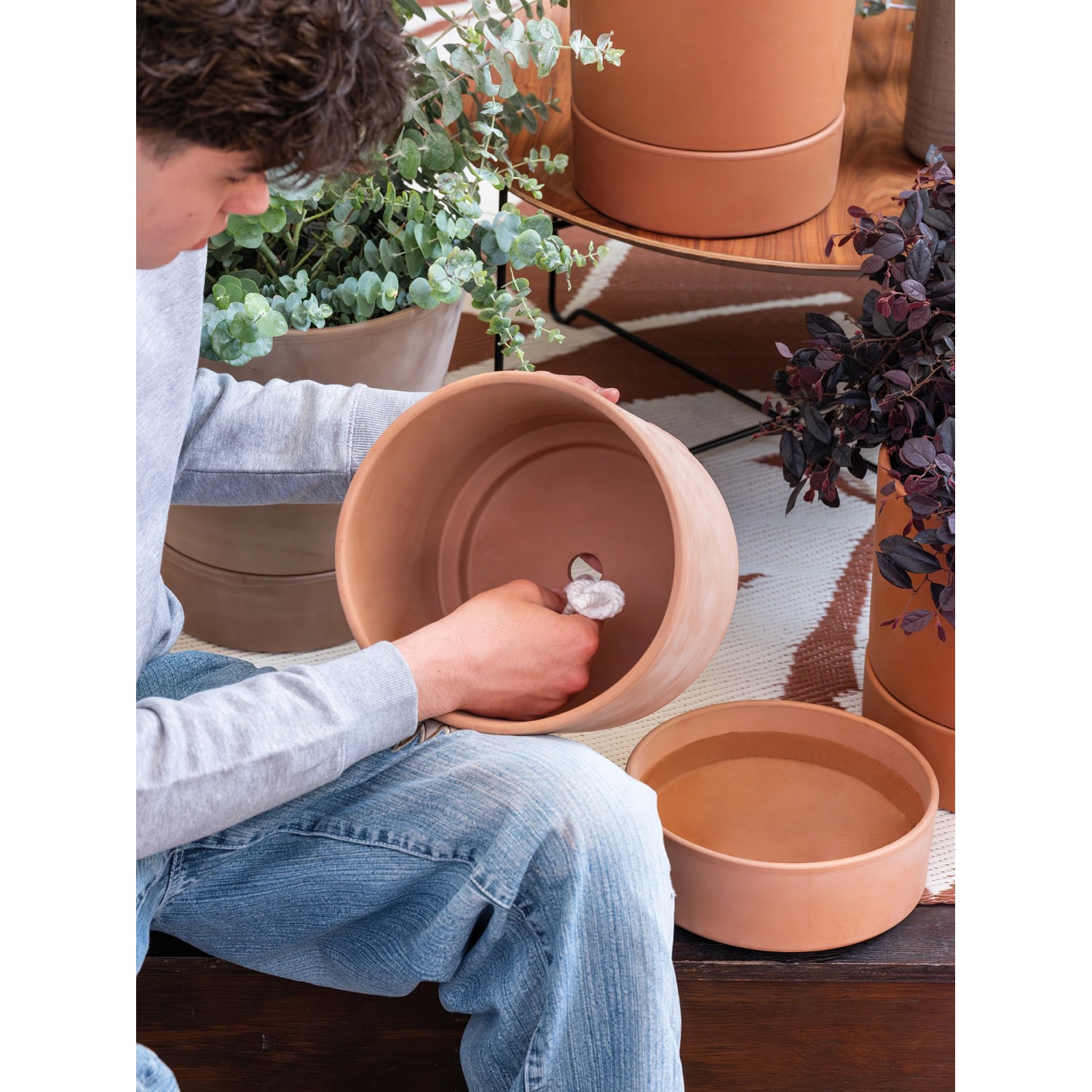 Deroma Cono Modul'O Pflanztopf aus Terrakotta mit Bewässerungssystem im Detail.