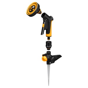 Fiskars Präzisionsbewässerung Starter-Set Comfort, schwarz-orange, bestehend aus Regnerbasis, Sprühpistole und Adapter.