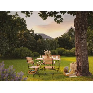 Schwarze Klappbank Montgomery aus Eisen und Akazie im Garten.