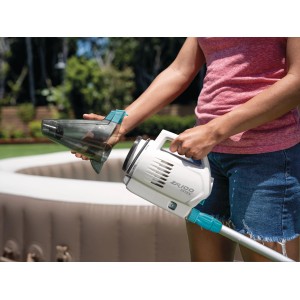 Intex ZR100 Akku Unterwasser-Handstaubsauger, grau, mit Teleskopstange und Schmutzfangbehälter.