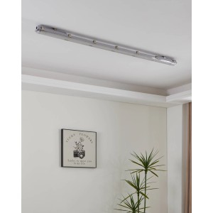 Eglo LED-Leuchtstofflampe G13 Röhrenform 15W an Zimmerdecke.