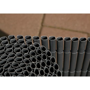 Anthrazitfarbene Balkonverkleidung Comfort, 180x300 cm, aus witterungsbeständigem Kunststoff.