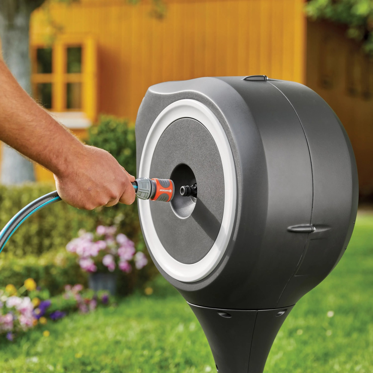 Gardena Garten-Schlauchbox RollUp M mit 20 m Gartenschlauch kaufen bei OBI