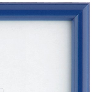 Blauer OBI Kunststoff Bilderrahmen, 10x15 cm, mit Passepartout für Fotos.