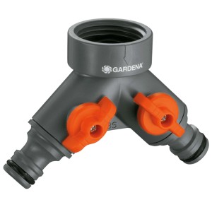 Gardena 2-Wege-Ventil 33,3 mm (G 1) für zwei Geräte am Wasserhahn, stufenlos regulierbar.
