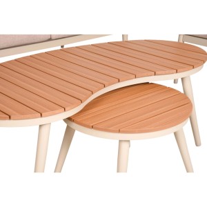 Detailansicht: Sandbeige Lounge-Gruppe Tulum mit Tischplatten in Holzoptik. Gartenmöbel-Set für Terrasse und Garten.
