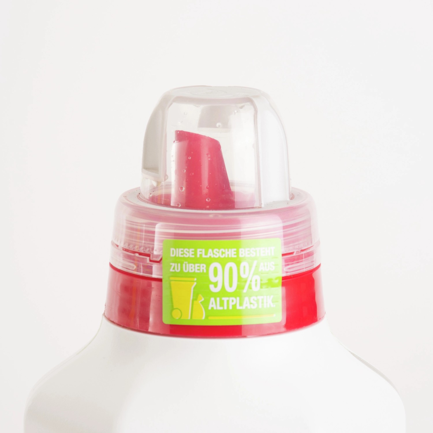 Flasche Compo Rosendünger 1L, Verschluss mit Dosierhilfe, besteht zu 90% aus Altplastik.