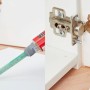 Anwendung Fischer Möbelretter: Reparatur von Möbeln mit Kleber, speziell für Holz und Scharniere.