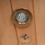 Detailaufnahme: LED-Lampe und Temperaturfühler in Redsun Deluxe Infrarotkabine aus Tannenholz.