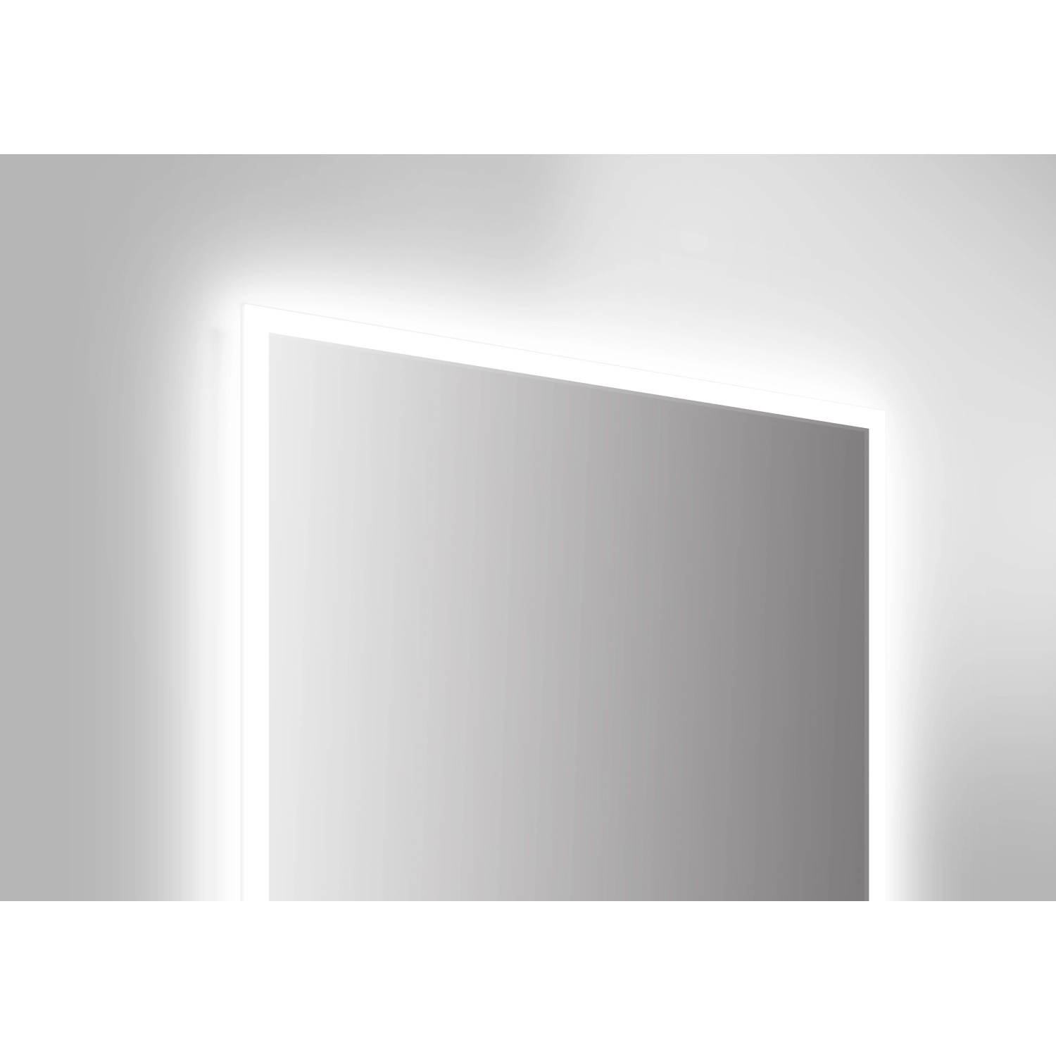 DSK LED-Lichtspiegel Silver Mare, 50x70 cm, mit umlaufender Beleuchtung und silbernem Rahmen.