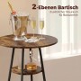 Rustikaler Bartisch aus Spanplatte mit schwarzem Metallgestell, zwei Ablagen und Barzubehör. Kompaktes Design.