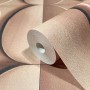 Beige Vliestapete mit grafischem Muster, Rolle. Dekorative Tapete für Wohnräume.