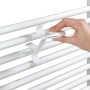 Wenko Universal Flexi Haken für Handtuchheizkörper in Weiß, flexibel am Heizkörper befestigt.