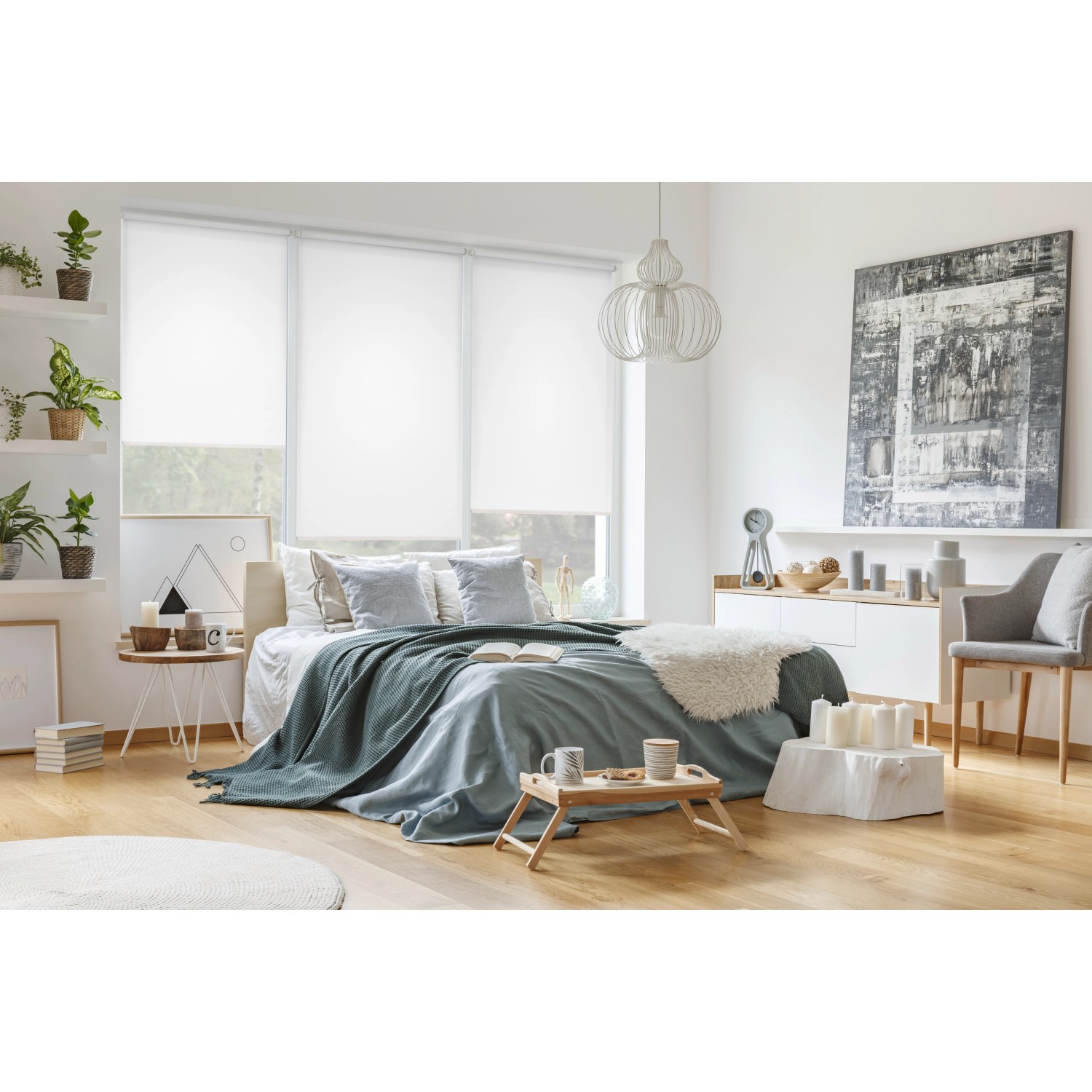 Gardinia EasyFix Rollo, reinweiß, 60x150cm, im Schlafzimmer. Lichtdurchlässiges Uni Rollo für Fenster.