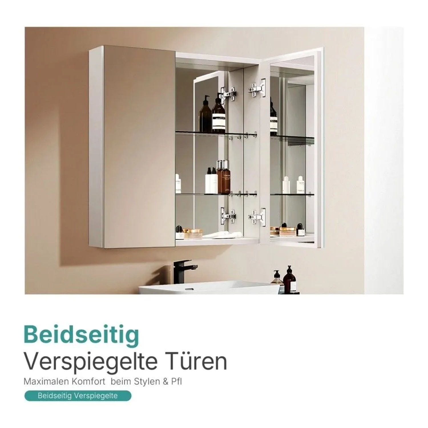 Emke Spiegelschrank 50x65 cm weiß mit einer geöffneten doppelseitigen Spiegeltür, Glasregalen und Stauraum über einem Waschbecken.