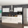 Moderne, weiße Hochglanz Küchenzeile Mailand 290 cm mit E-Geräten und Arbeitsplatte in Eiche Dekor.