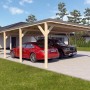 Holzbrüder Doppelcarport Ralf, imprägniert, mit dunkelgrauem Blechdach und zwei geparkten Autos.