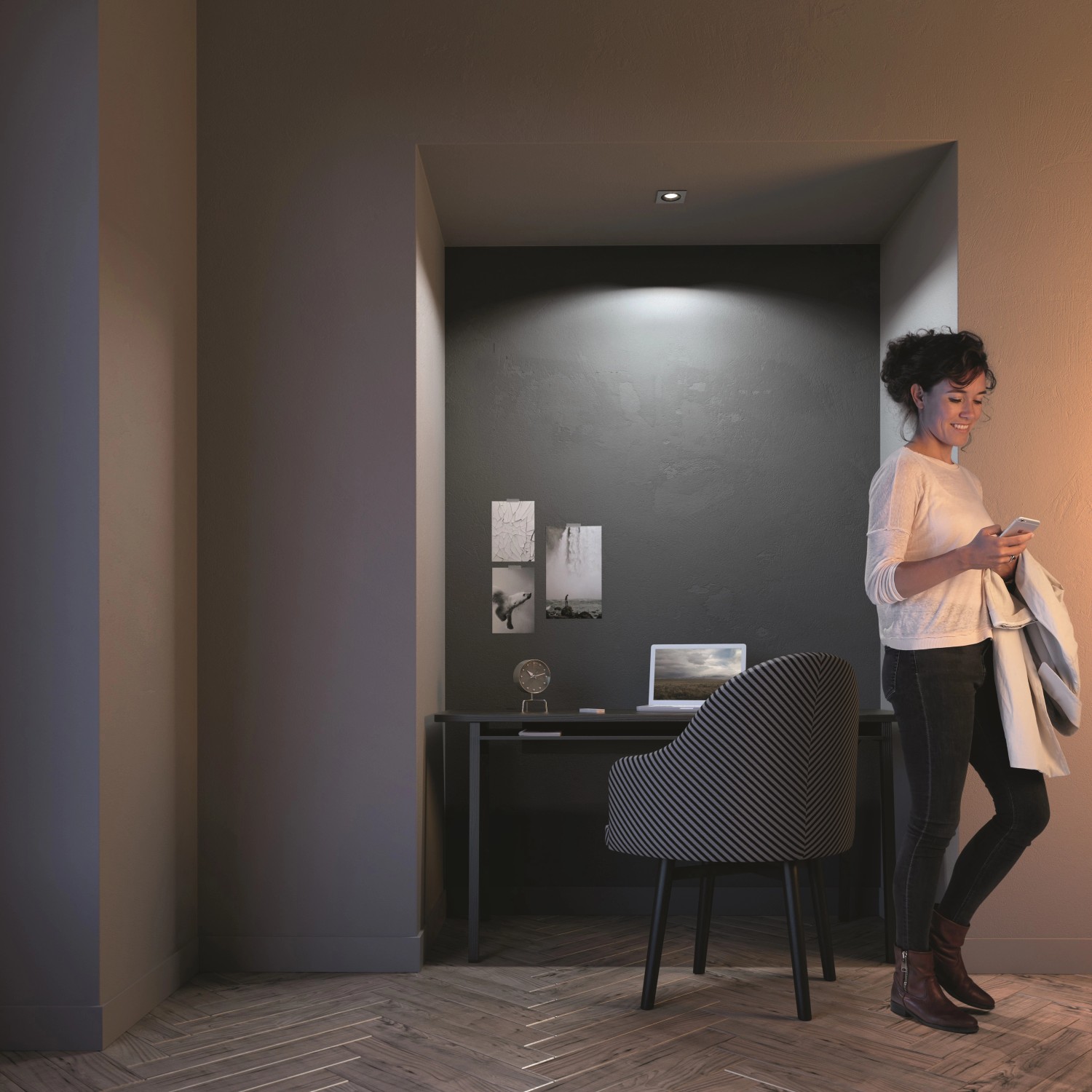 Philips Hue Milliskin Einbauspot, eckig, Aluminium, warmweißes Licht im modernen Arbeitszimmer.