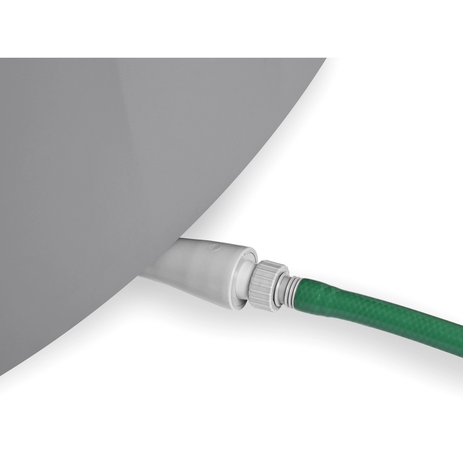 Detailaufnahme: Grüner Gartenschlauch am grauen Bestway Lay-Z-Spa Whirlpool St. Lucia AirJet.