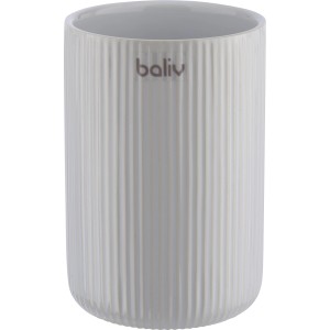 Weißer baliv Zahnputzbecher aus Keramik mit Rillenstruktur.