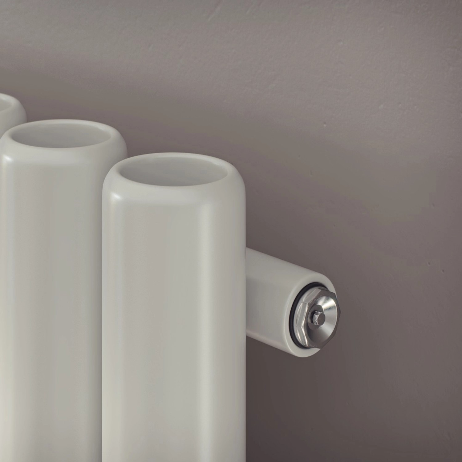 Detailansicht: Weißer Ximax Erupto Raumheizkörper mit Rohr-in-Rohr-Design.