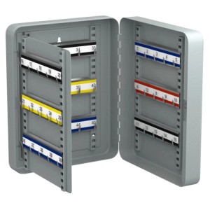 Grauer Basi Schlüsselschrank SK 50 mit 45 Haken und Hebelschloss, geöffnet.