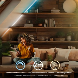 Frau nutzt Briloner LED-Band Smart Home. CCT-Funktion, 2 m LED-Streifen für stimmungsvolle Beleuchtung.