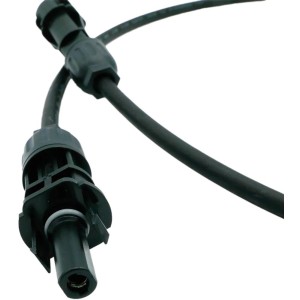 Absaar Solar Verlängerungskabel Betteri 1 m für Solaranlagen mit schwarzem Kabel und Stecker.