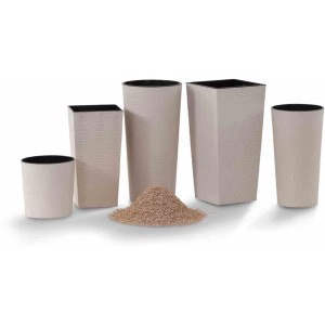 Siena Garden Pflanzsäulen Eco Locon, verschiedene Größen in Weiß mit Rillenoptik und Holzfasern.