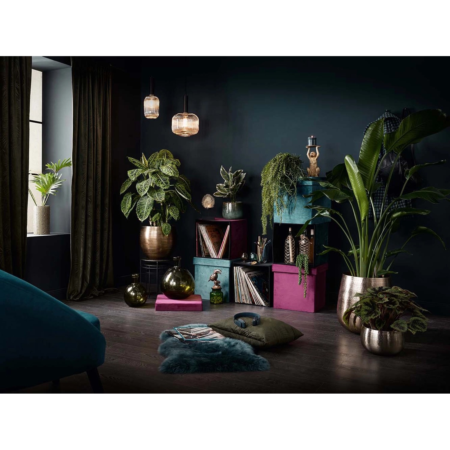 Dekorative Figuren: Bronze-goldener Vogel Dark Wonder (15 cm) als Deko-Highlight im tropischen Stil.