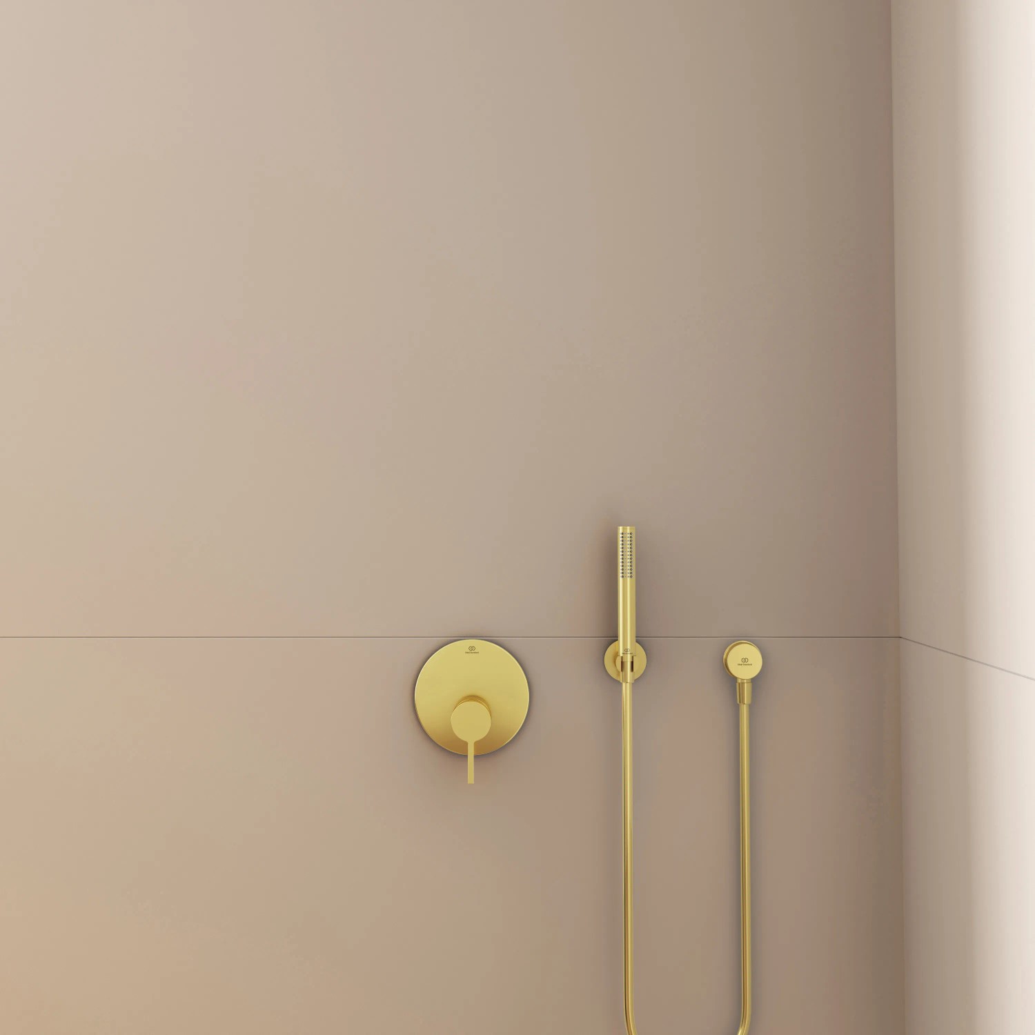 Ideal Standard Brausehalter Idealrain Atelier, rund, gebürstetes Gold, an Wand montiert.