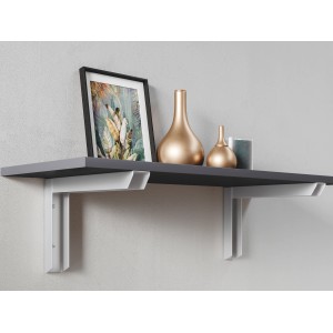 Regal mit Schwerlastkonsolen, 15x20 cm, verzinkt, mit Deko-Elementen an der Wand befestigt.