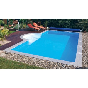 Steinbach Styropor Pool-Set Highlight mit Römertreppe und Liegen im Garten.