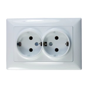 Visage2 Doppelsteckdose in Arktis-Weiß, passend zur Schalterserie Visage2.