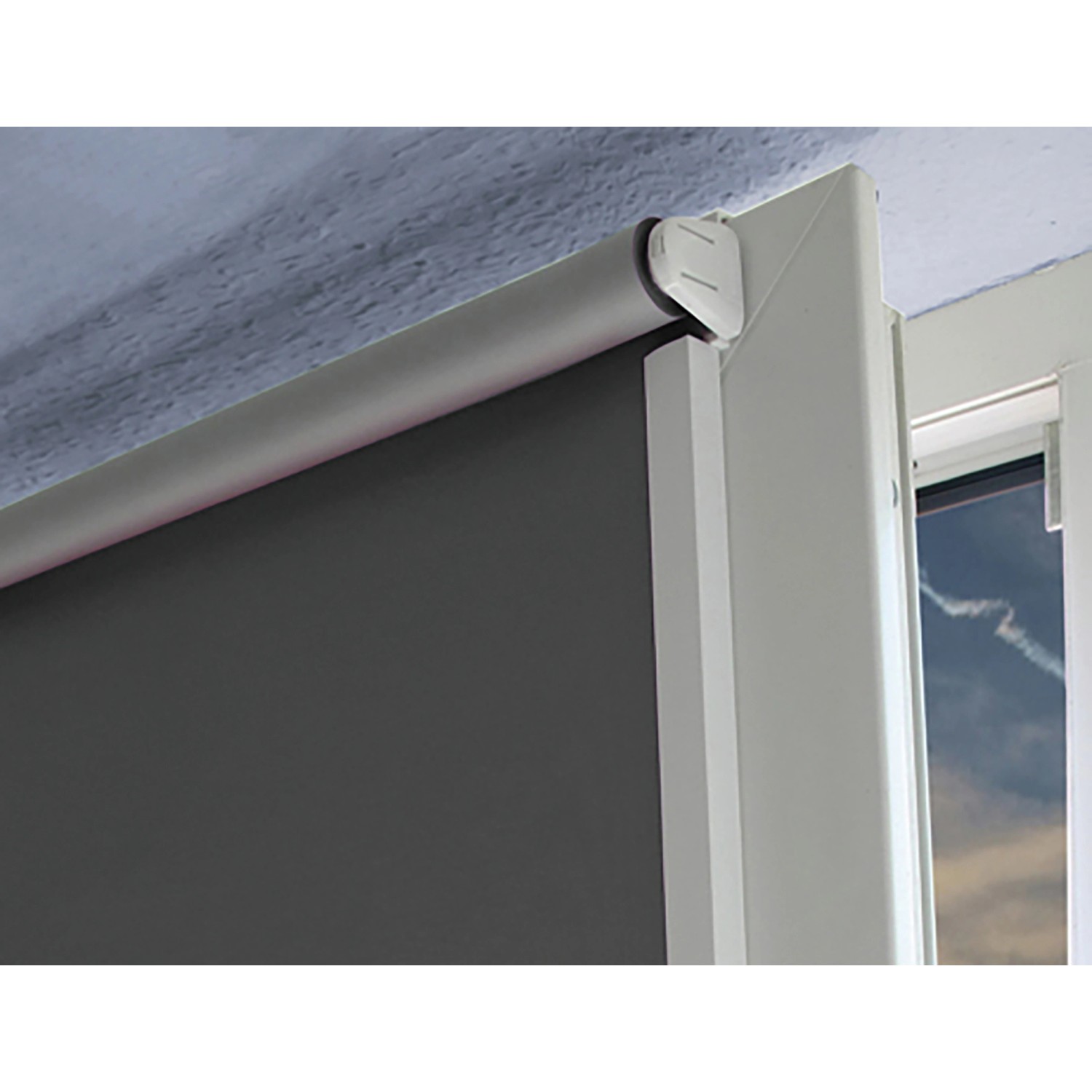 Gardinia Seitenprofil in Weiß am Rollo für seitliche Abdunkelung.