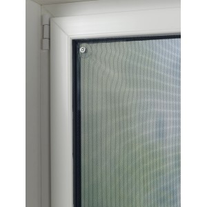 Gardinia Sonnenschutz Plissee, schwarz, 40x80cm am Fenster mit Saugnapf befestigt.