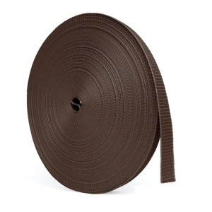 Brauner 50m Rollladengurt, 23mm breit, aufgerollt mit gerippter Struktur für Rollladensteuerung.